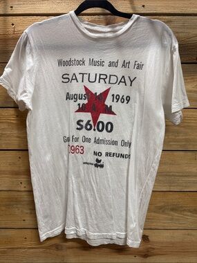 White Woodstock Music and Art Fair Graphic Tee - Women's Short Sleeve Medium